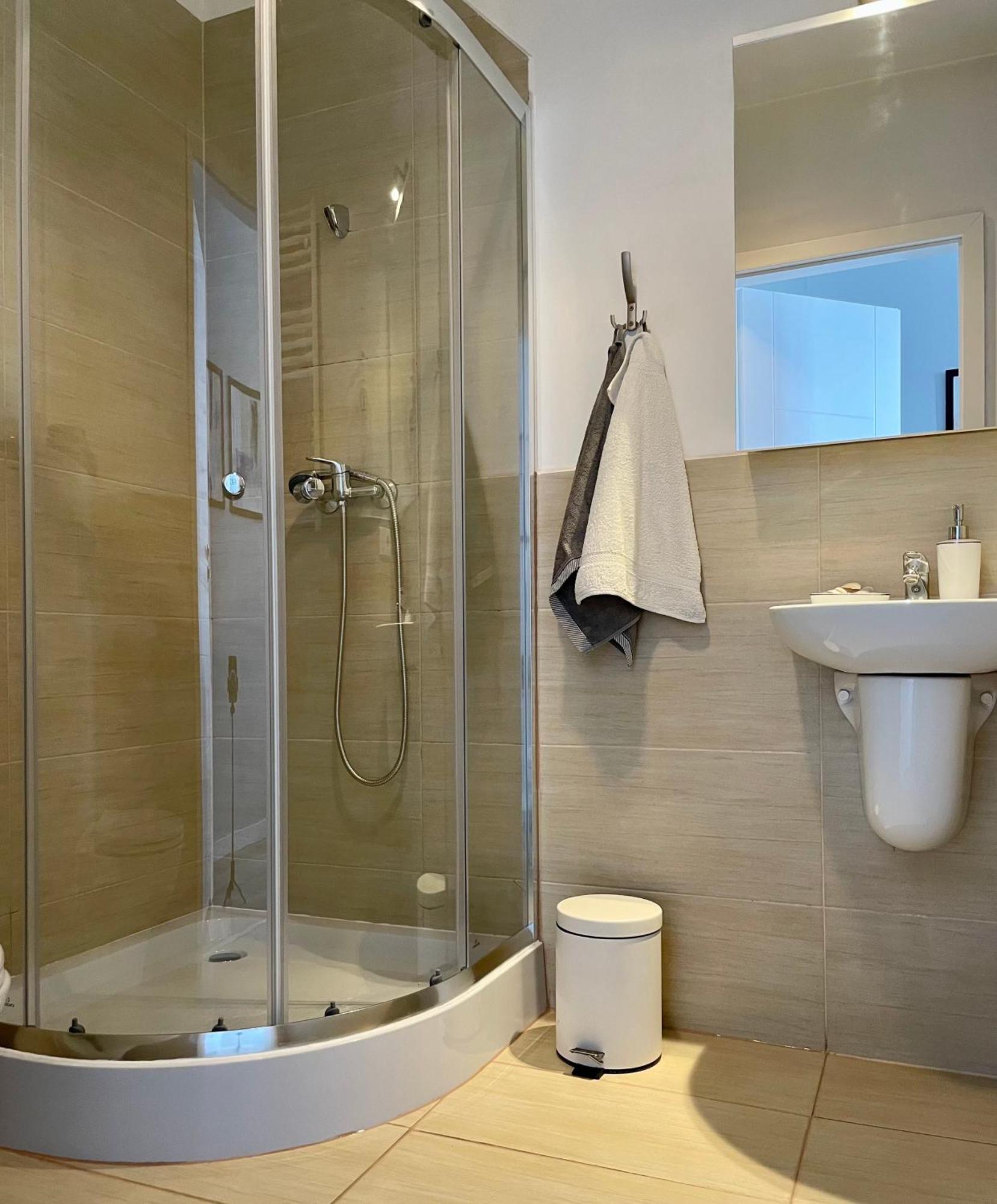 Glam House Apartments พอซนาน ภายนอก รูปภาพ